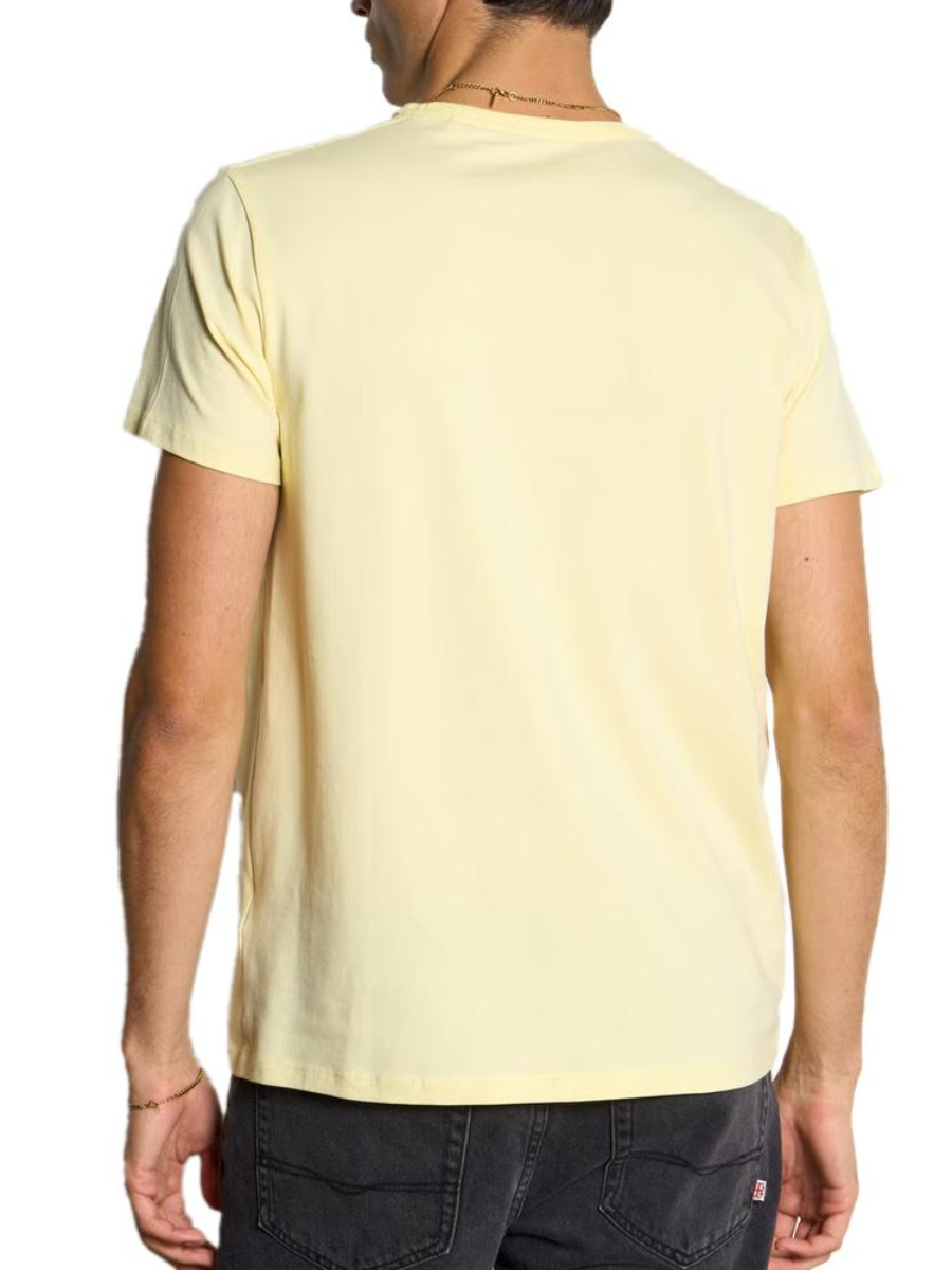 detail Pepe Jeans pánské žluté tričko Basic