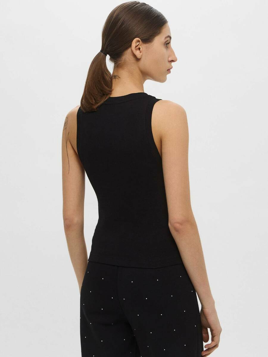 detail Guess dámský černý top