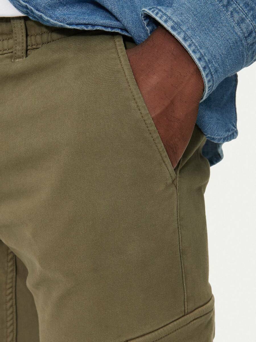 detail Pepe Jeans pánské zelené kalhoty