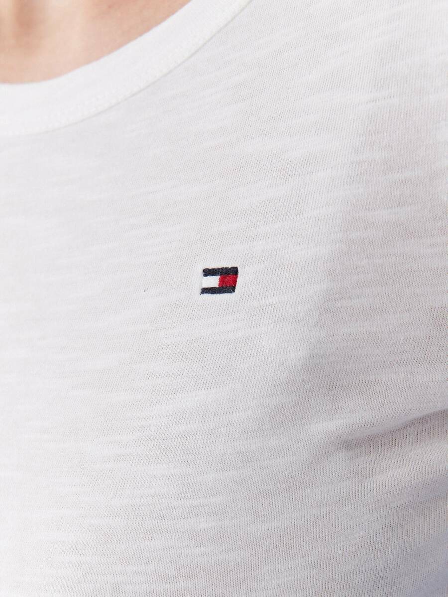 detail Tommy Hilfiger dámské bílé tričko Slim