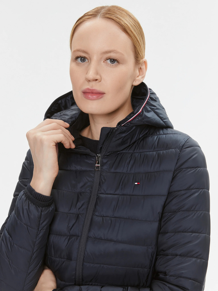 detail Tommy Hilfiger dámská tmavě modrá bunda