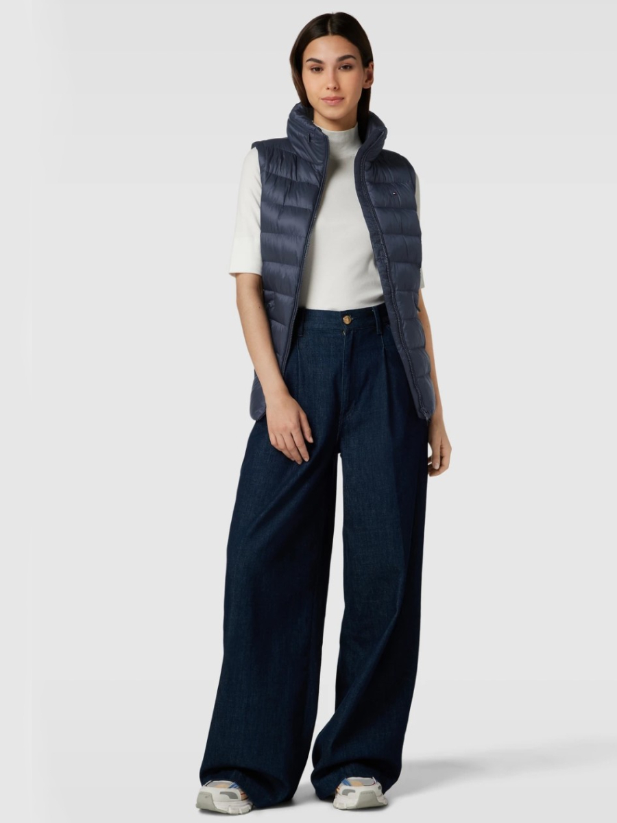 detail Tommy Hilfiger dámská tmavě modrá prošívaná vesta