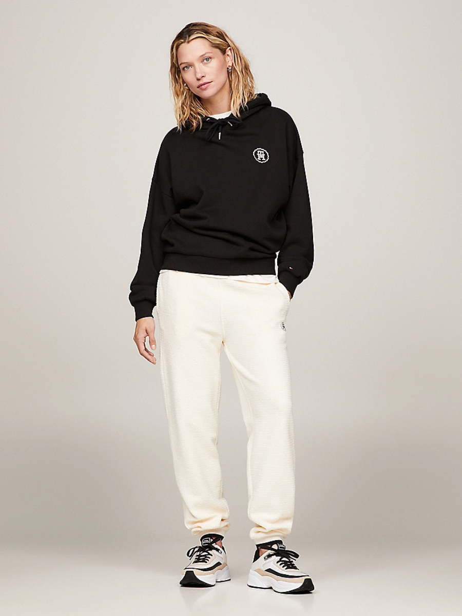 detail Tommy Hilfiger dámská černá mikina s kapucí