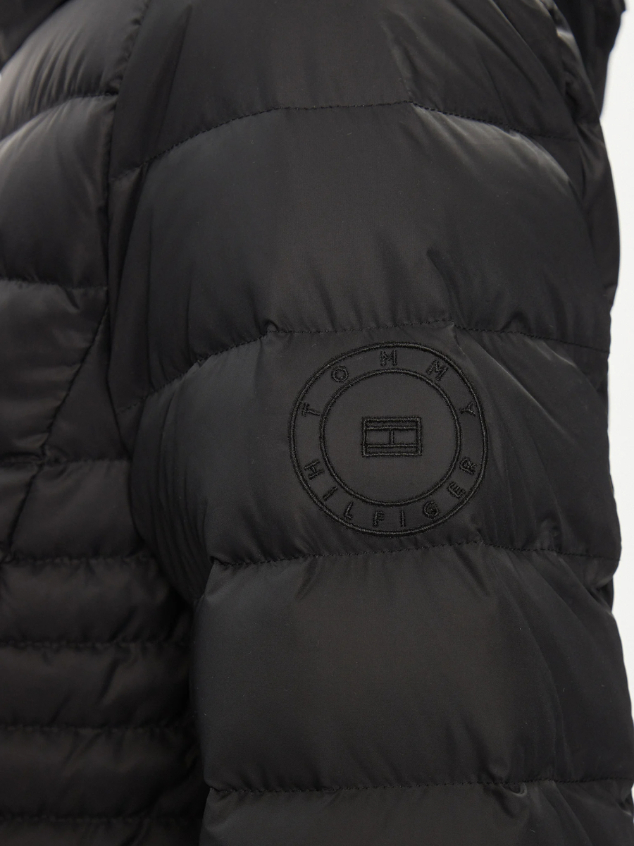 detail Tommy Hilfiger dámská černá bunda