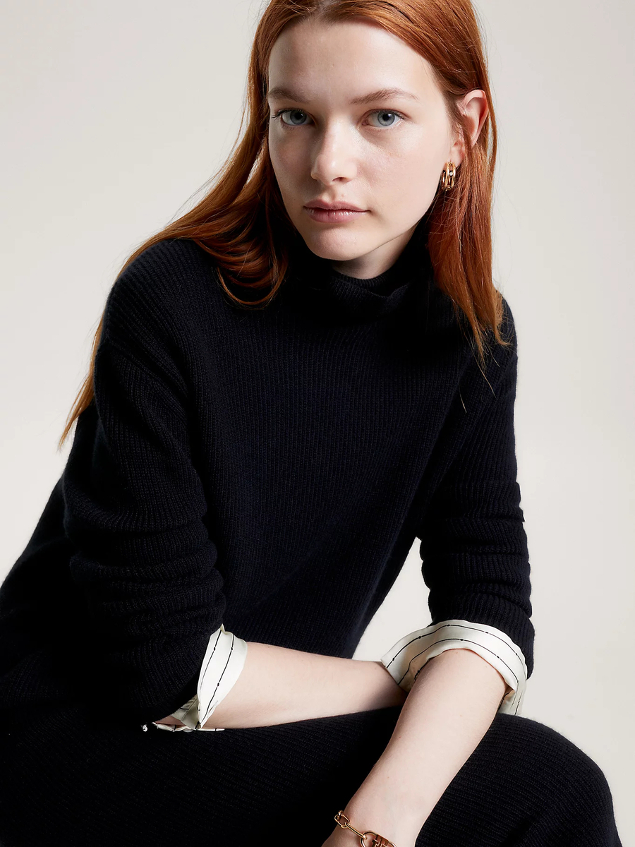 detail Tommy Hilfiger dámské černé vlněné šaty