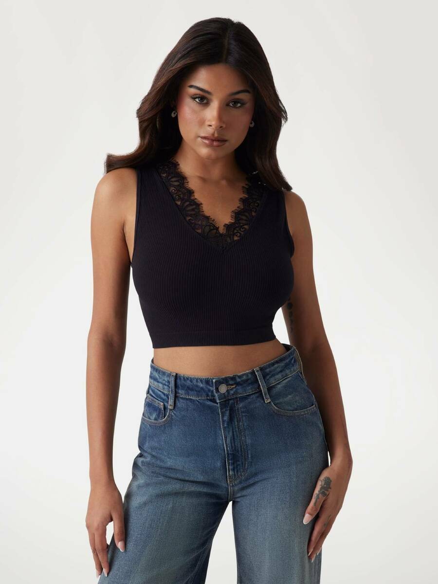 detail Guess dámský černý top