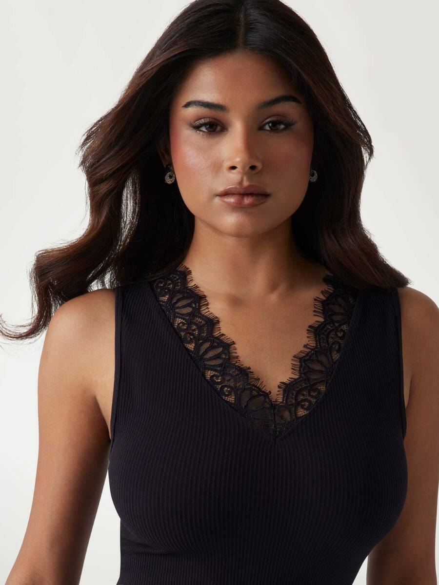 detail Guess dámský černý top