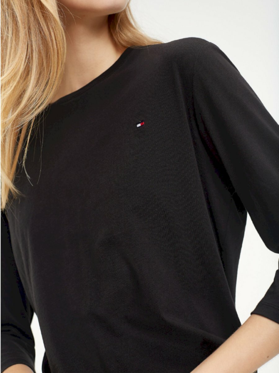 detail Tommy Hilfiger dámské černé tričko