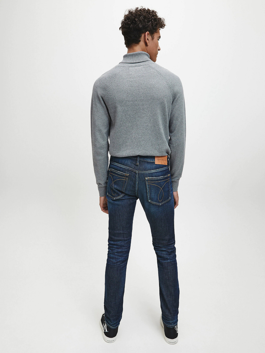 detail Calvin Klein pánský šedý rolák