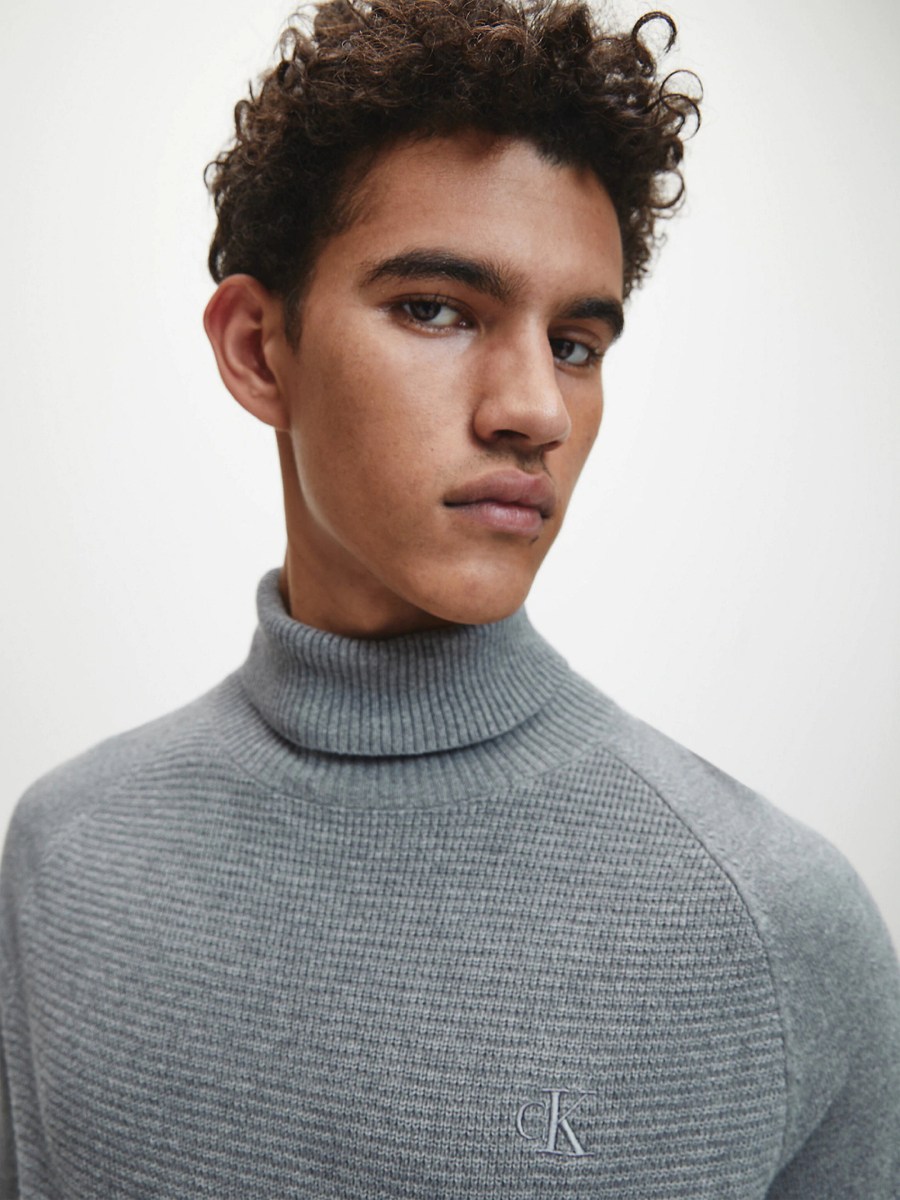detail Calvin Klein pánský šedý rolák