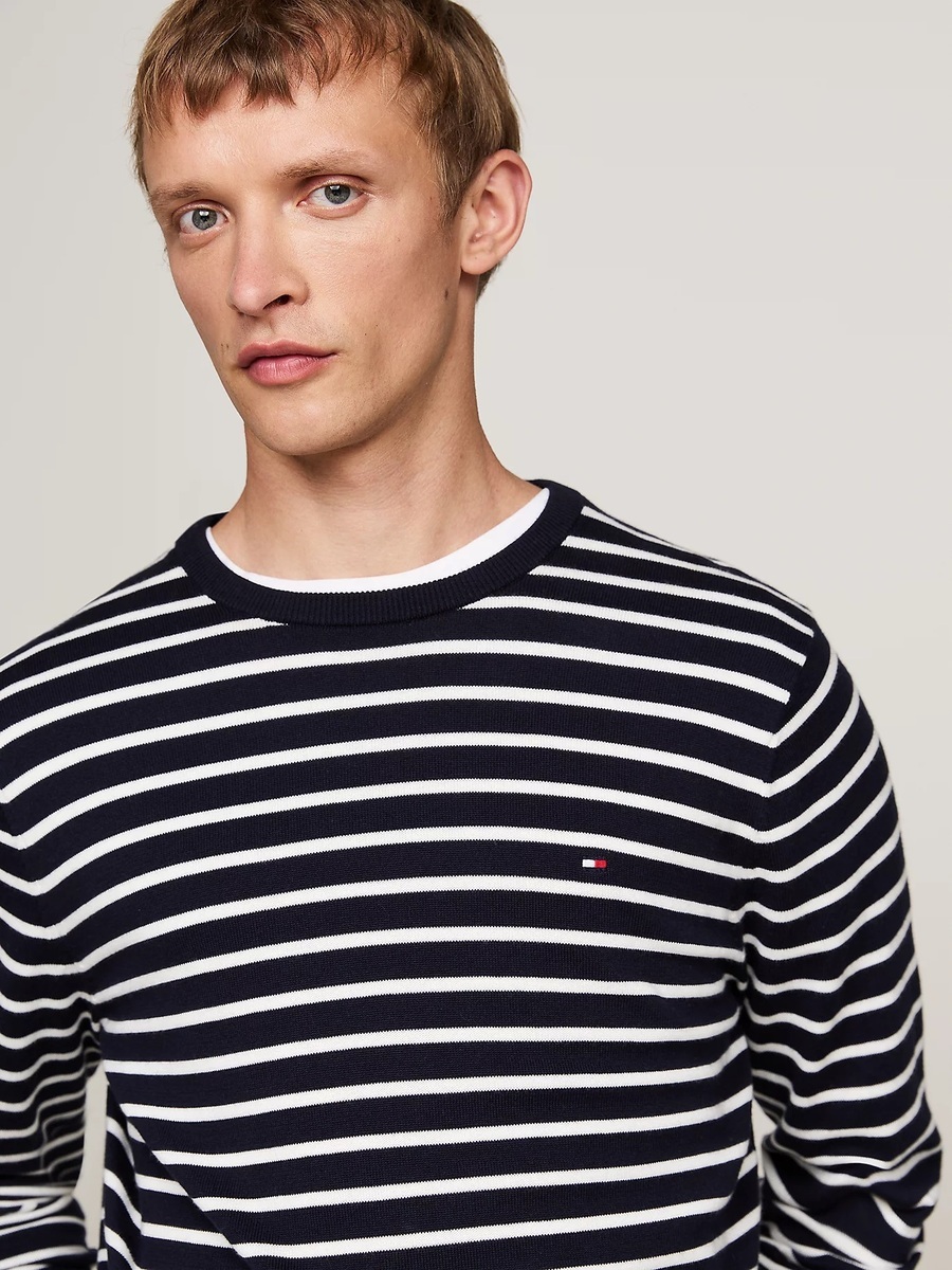 detail Tommy Hilfiger pánský pruhovaný svetr