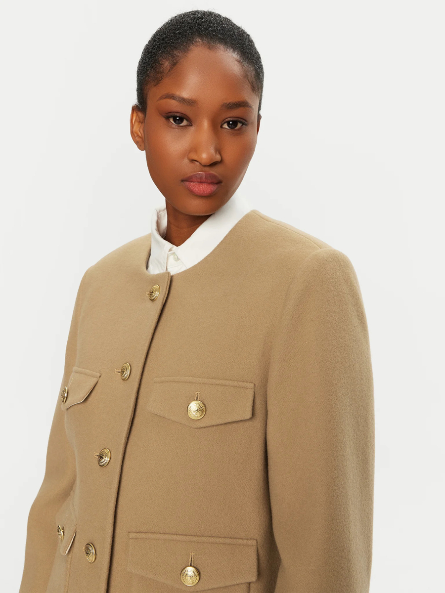 detail Tommy Hilfiger dámský béžový přechodný kabátek