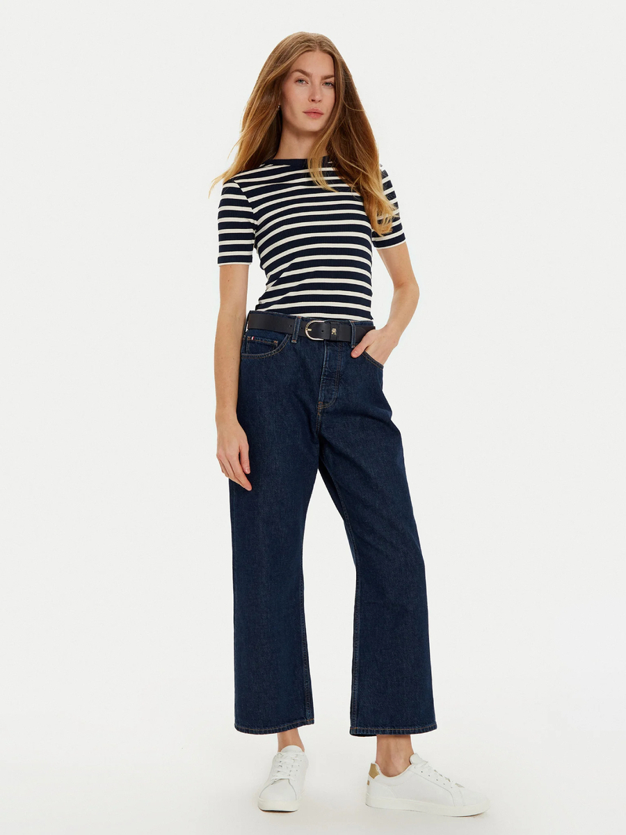 detail Tommy Hilfiger dámské tmavě modré tričko