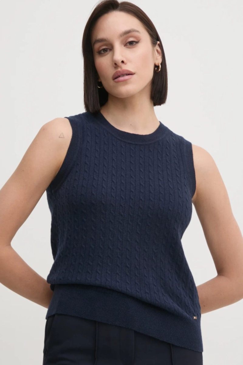 detail Tommy Hilfiger dámská tmavě modrá vesta