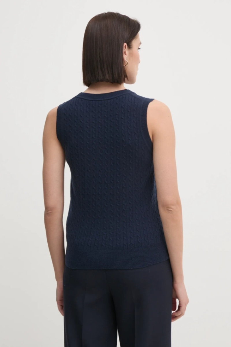 detail Tommy Hilfiger dámská tmavě modrá vesta