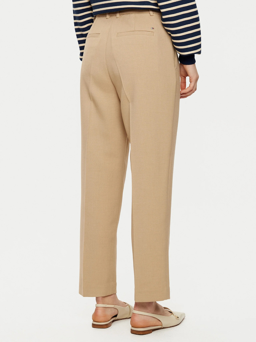 detail Tommy Hilfiger dámské béžové kalhoty