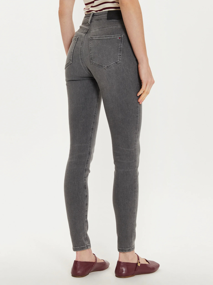 detail Tommy Hilfiger dámské šedé džíny