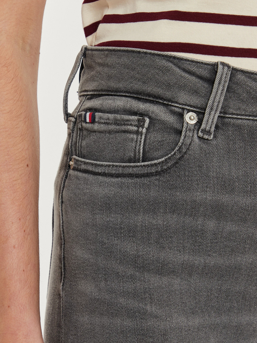 detail Tommy Hilfiger dámské šedé džíny