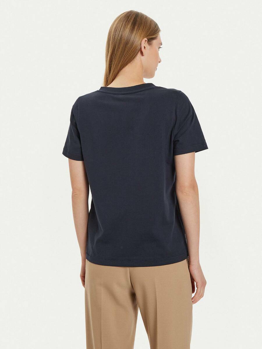 detail Tommy Hilfiger dámské tmavě modré tričko
