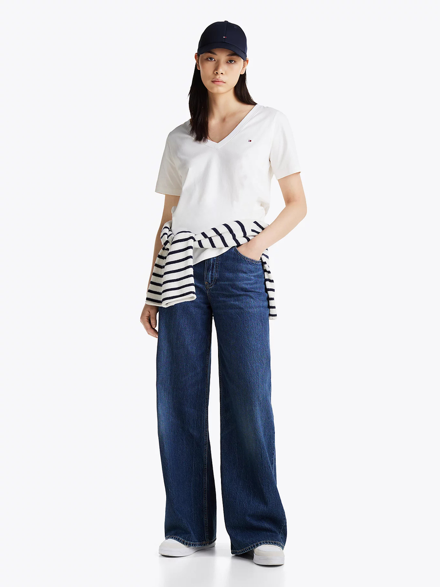 detail Tommy Hilfiger dámské bílé tričko