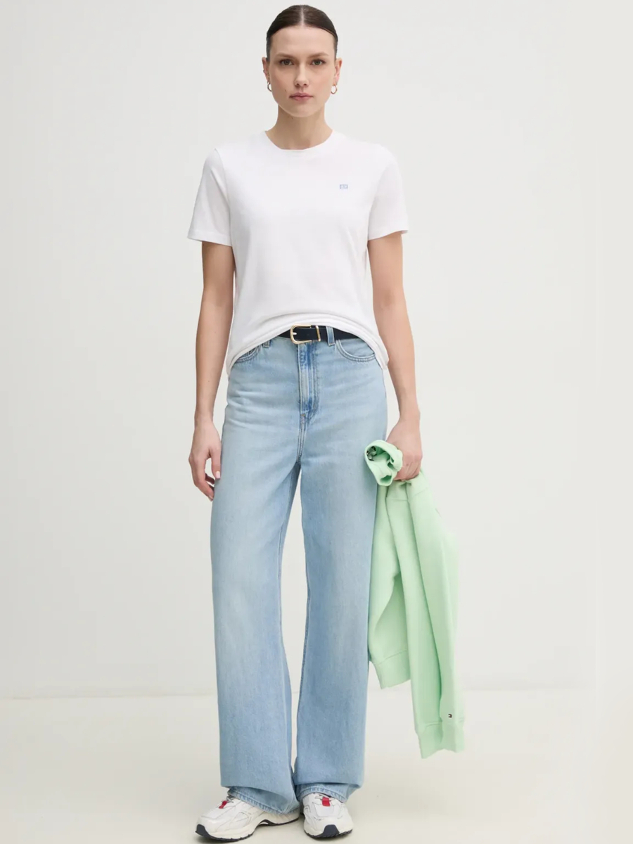 detail Tommy Hilfiger dámské bílé tričko