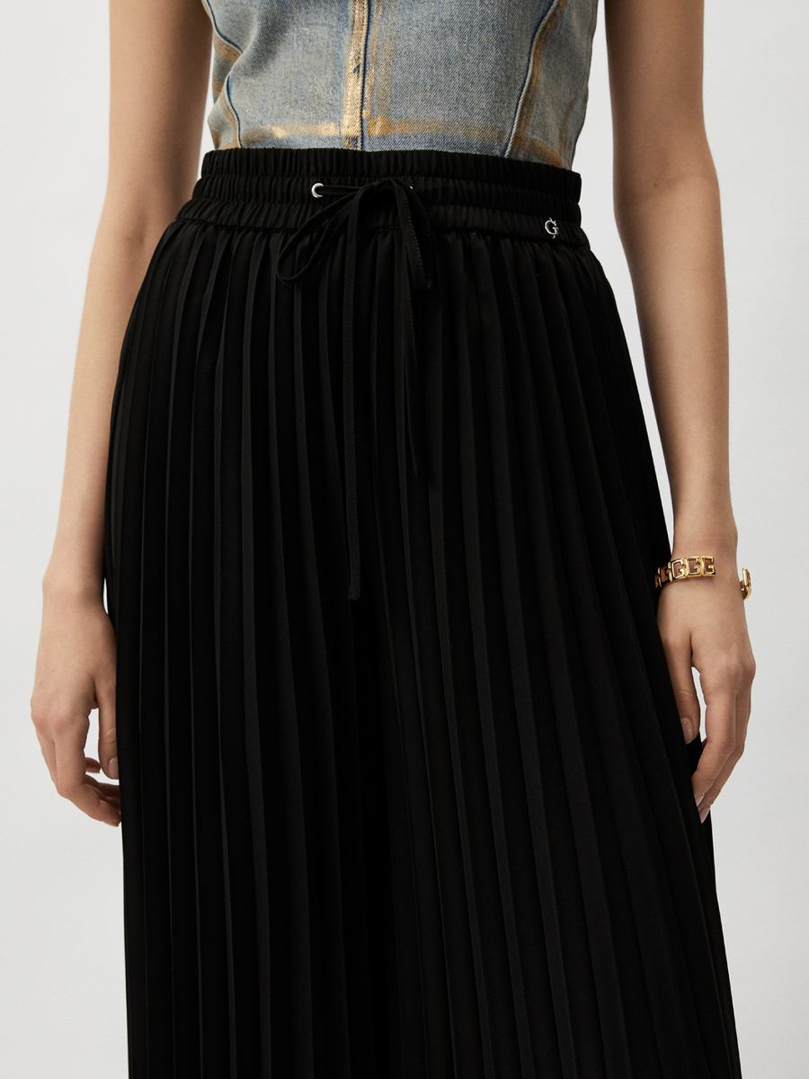 detail Guess dámské černé kalhoty