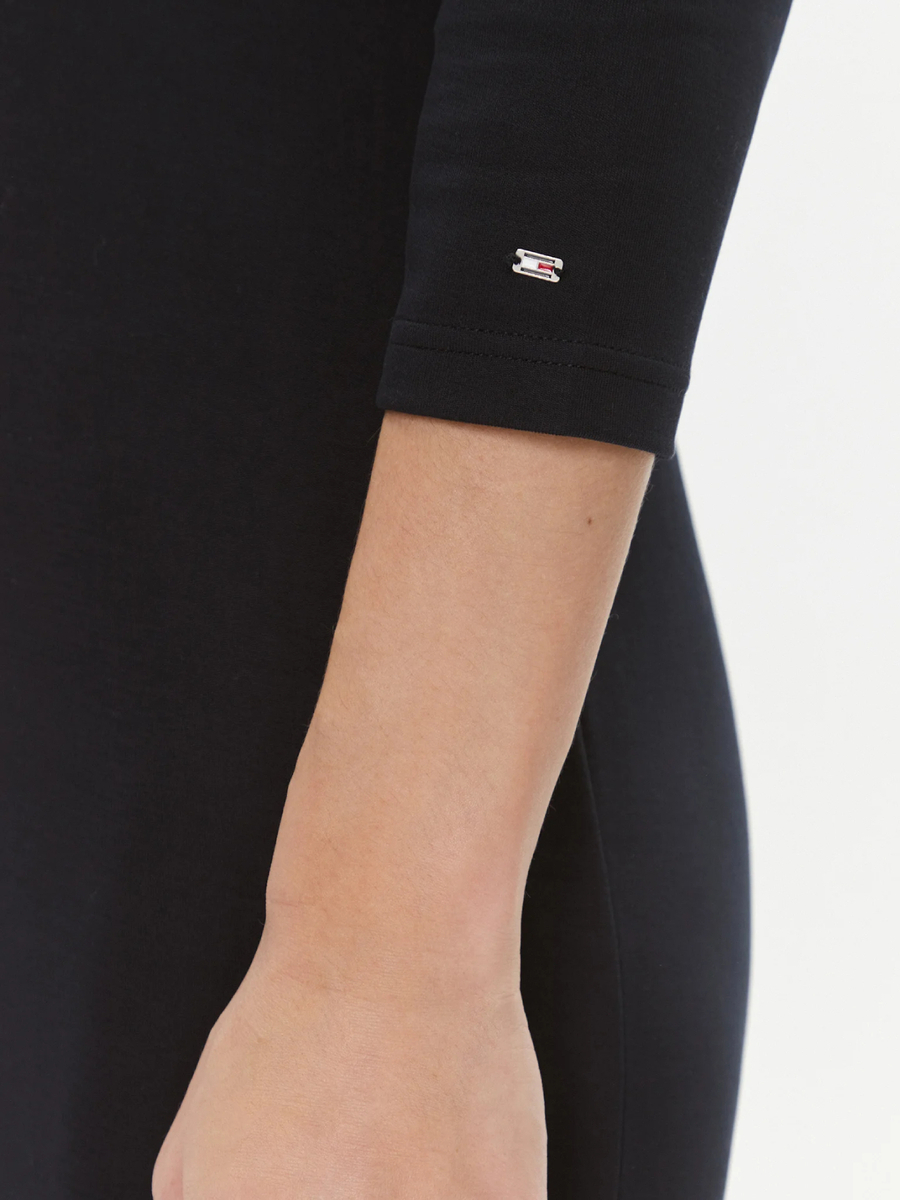 detail Tommy Hilfiger dámské tmavě modré úpletové šaty