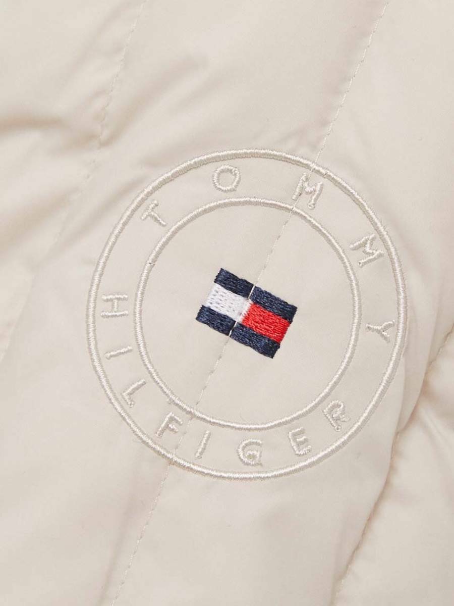 detail Tommy Hilfiger dámská béžová bunda Feminine