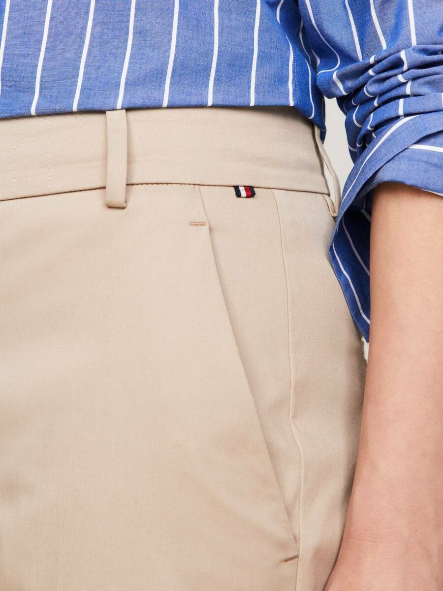 detail Tommy Hilfiger dámské béžové Chino kalhoty