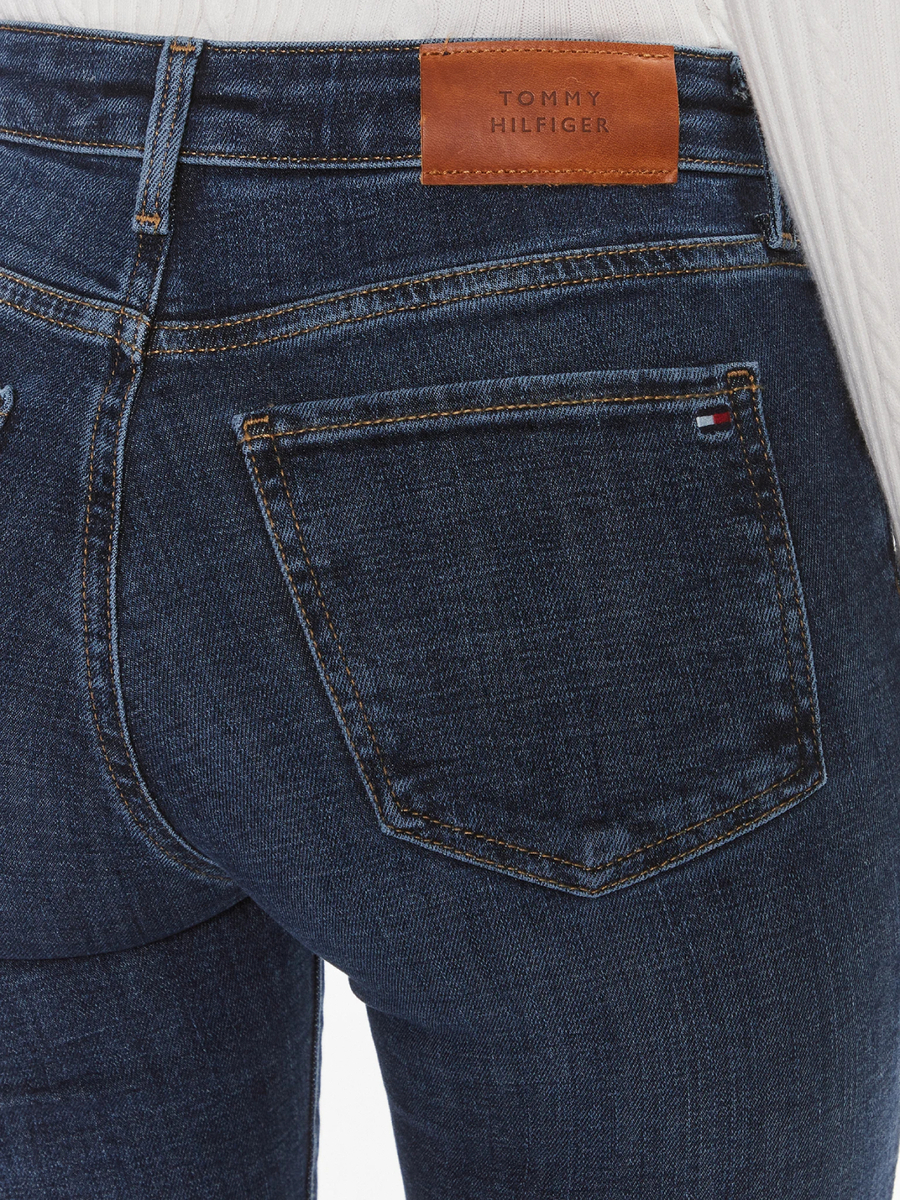 detail Tommy Hilfiger dámské tmavě modré džíny