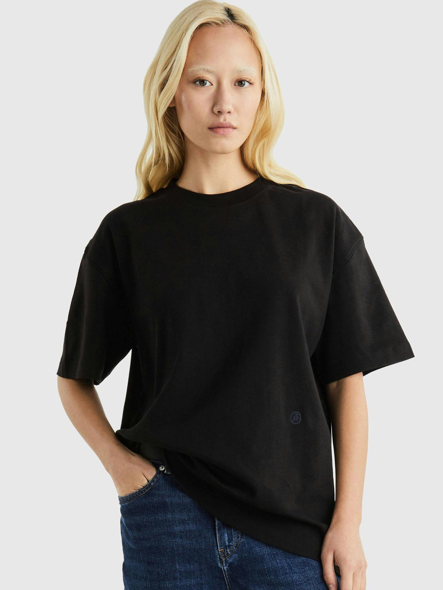 detail Tommy Hilfiger dámské černé tričko