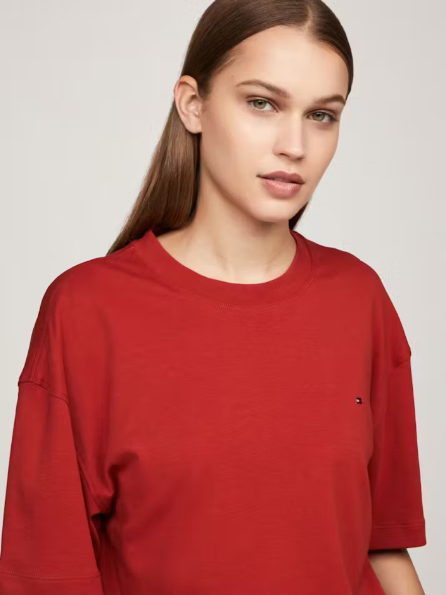 detail Tommy Hilfiger dámské červené tričko