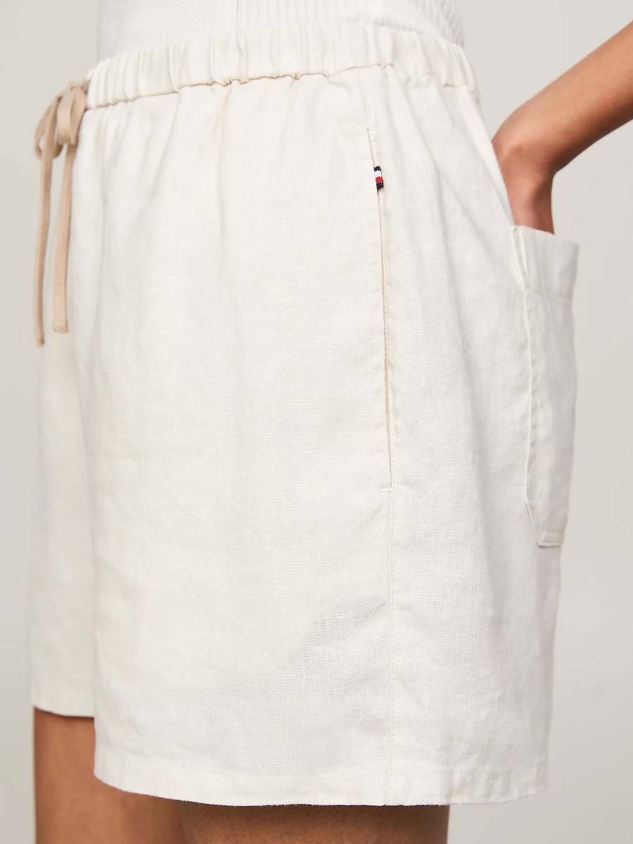 detail Tommy Hilfiger dámské béžové šortky