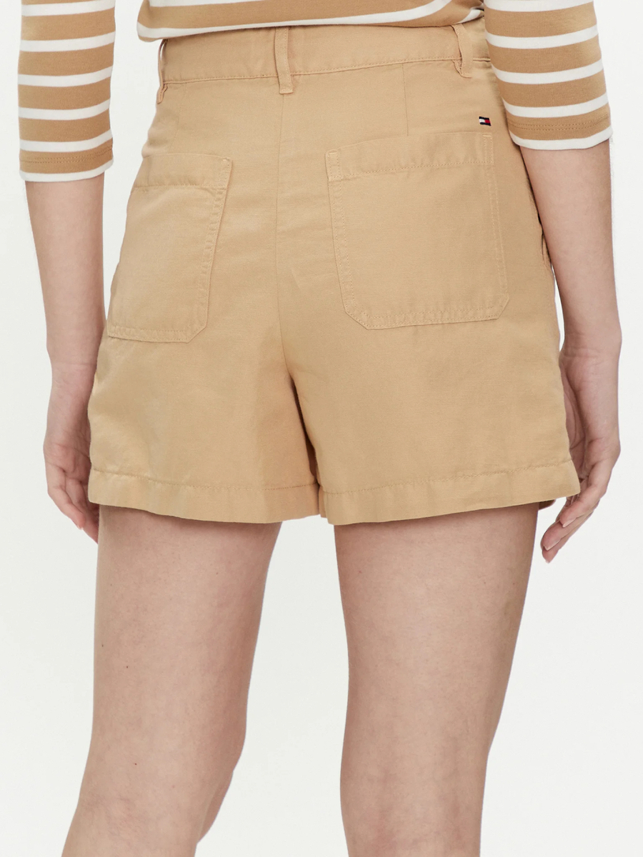detail Tommy Hilfiger dámské béžové šortky