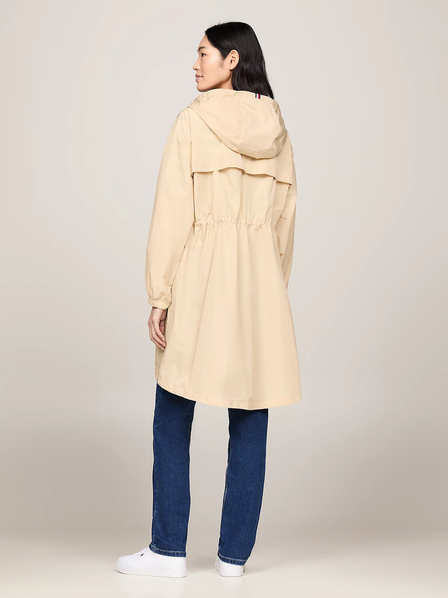 detail Tommy Hilfiger dámská béžová parka