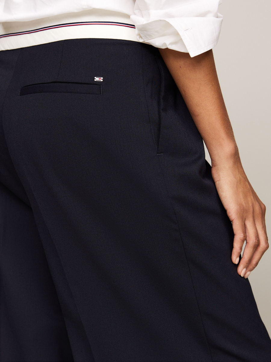 detail Tommy Hilfiger dámské tmavě modré kalhoty