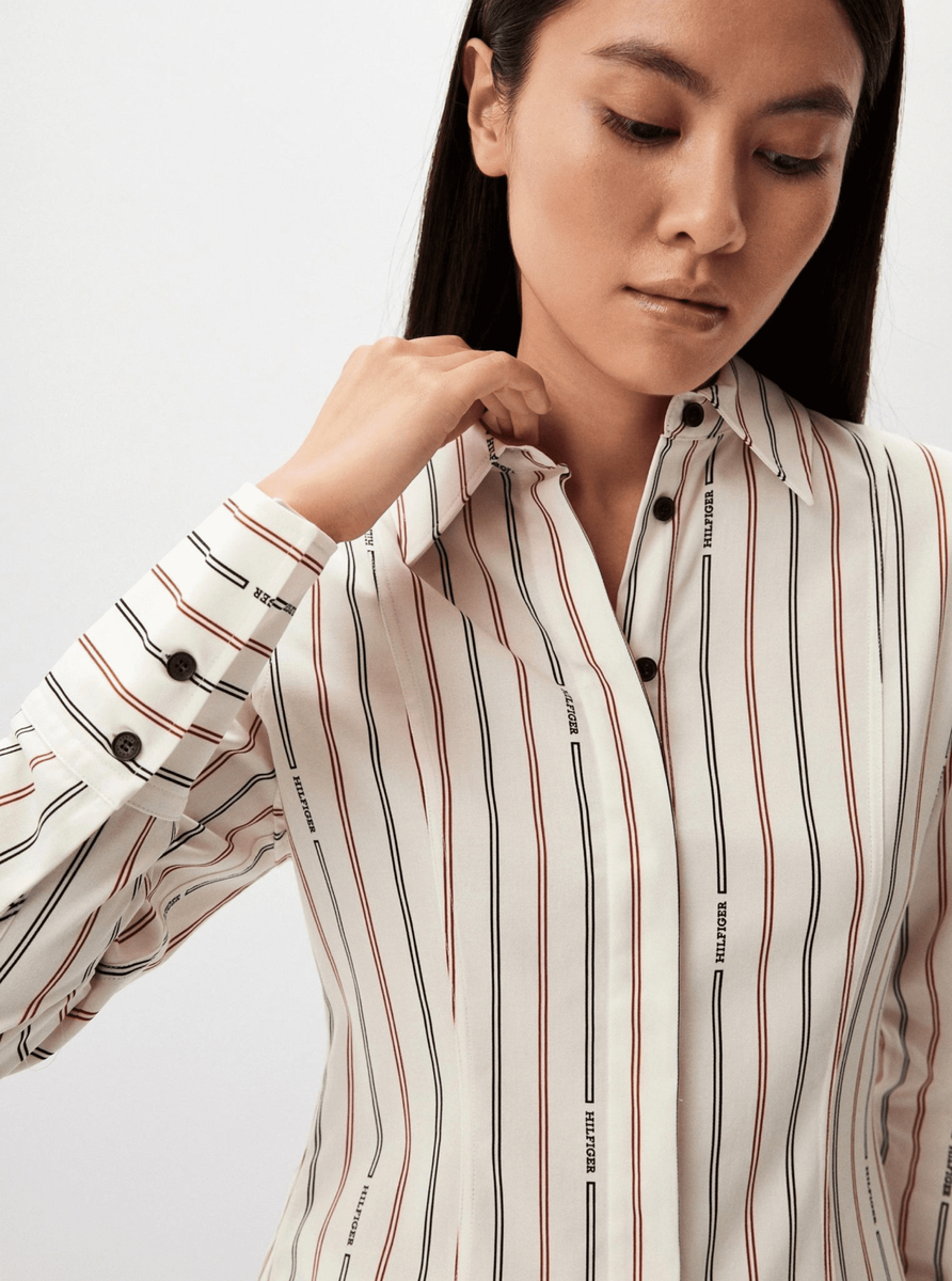 detail Tommy Hilfiger dámská pruhovaná košile
