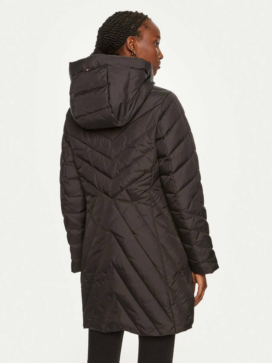 detail Tommy Hilfiger dámská péřová bunda Chevron