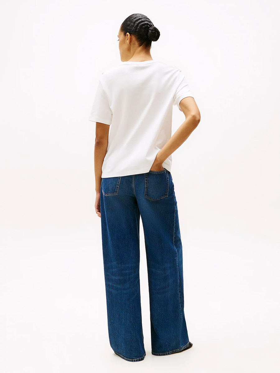 detail Tommy Hilfiger dámské bílé tričko