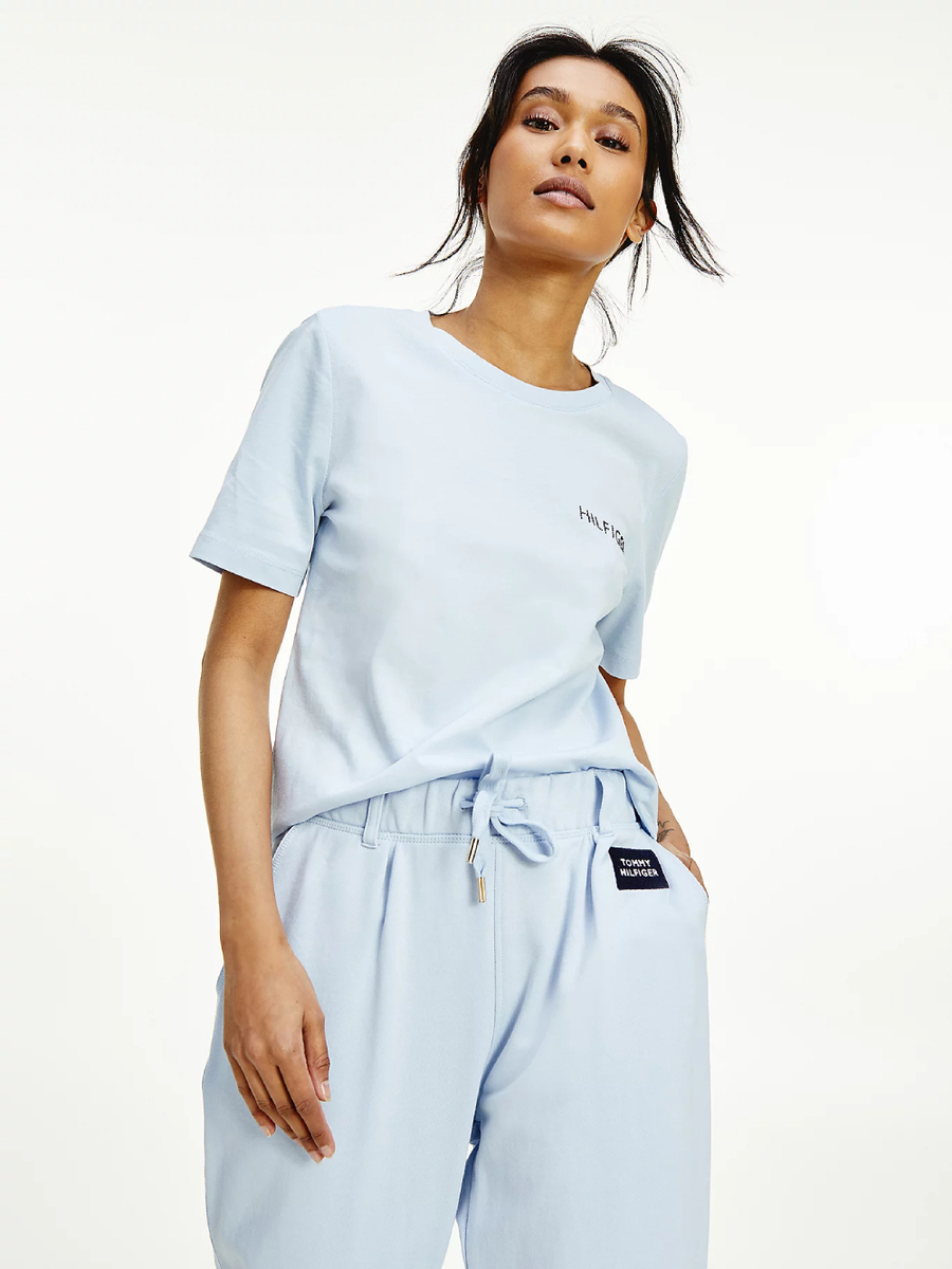 detail Tommy Hilfiger dámské bledě modré tričko