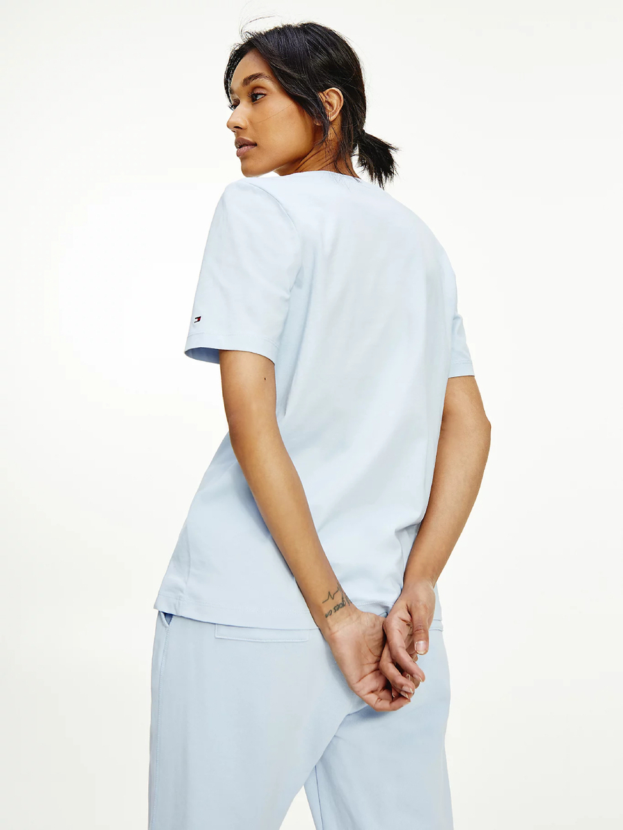 detail Tommy Hilfiger dámské bledě modré tričko