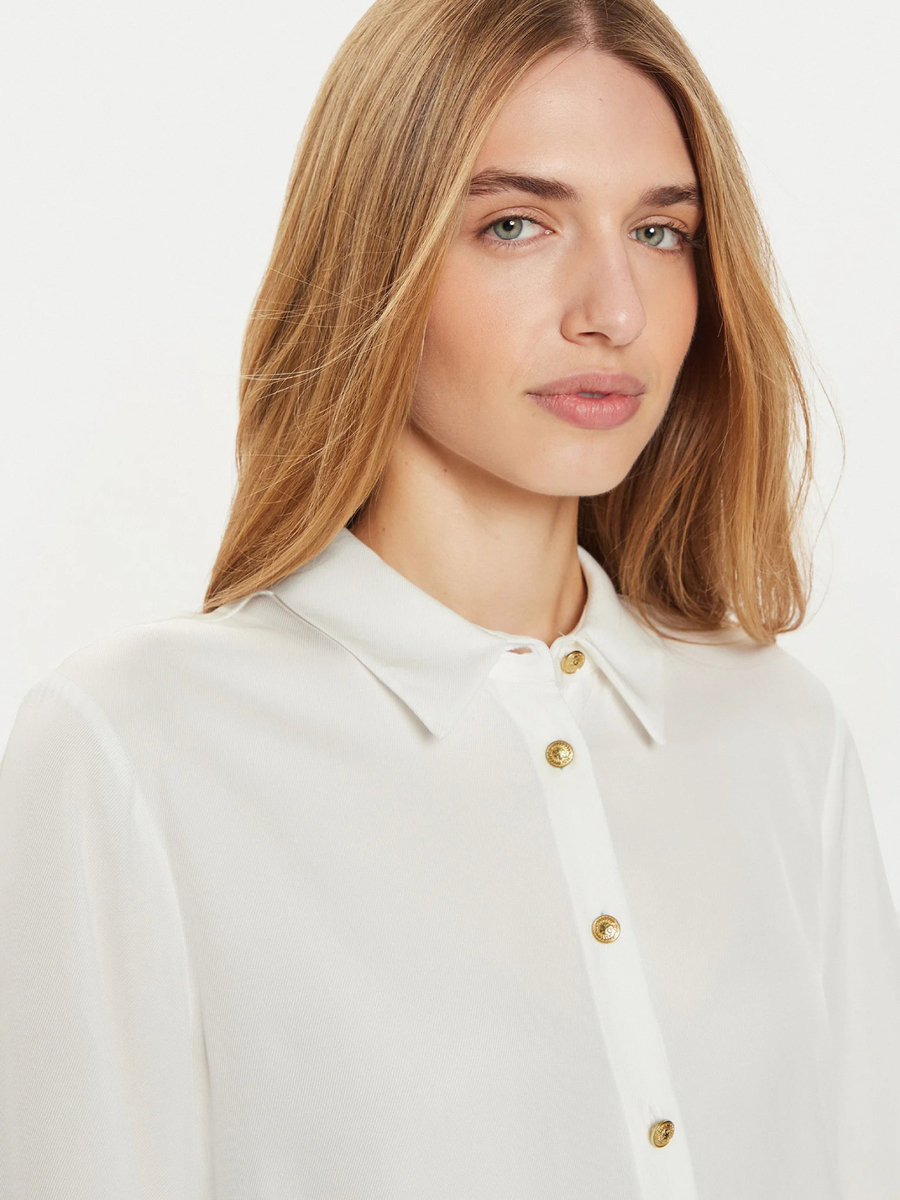 detail Tommy Hilfiger dámská bílá košile