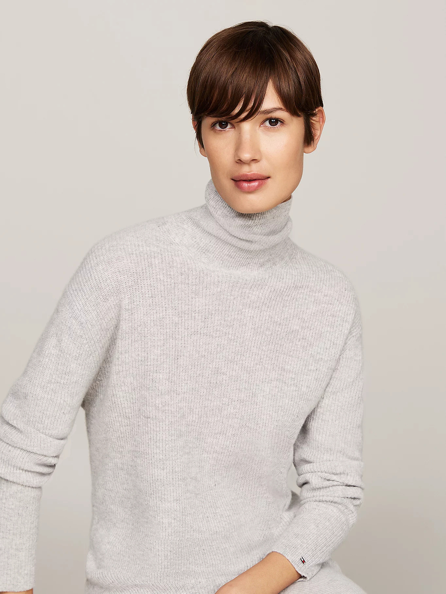 detail Tommy Hilfiger dámské šedé svetrové šaty