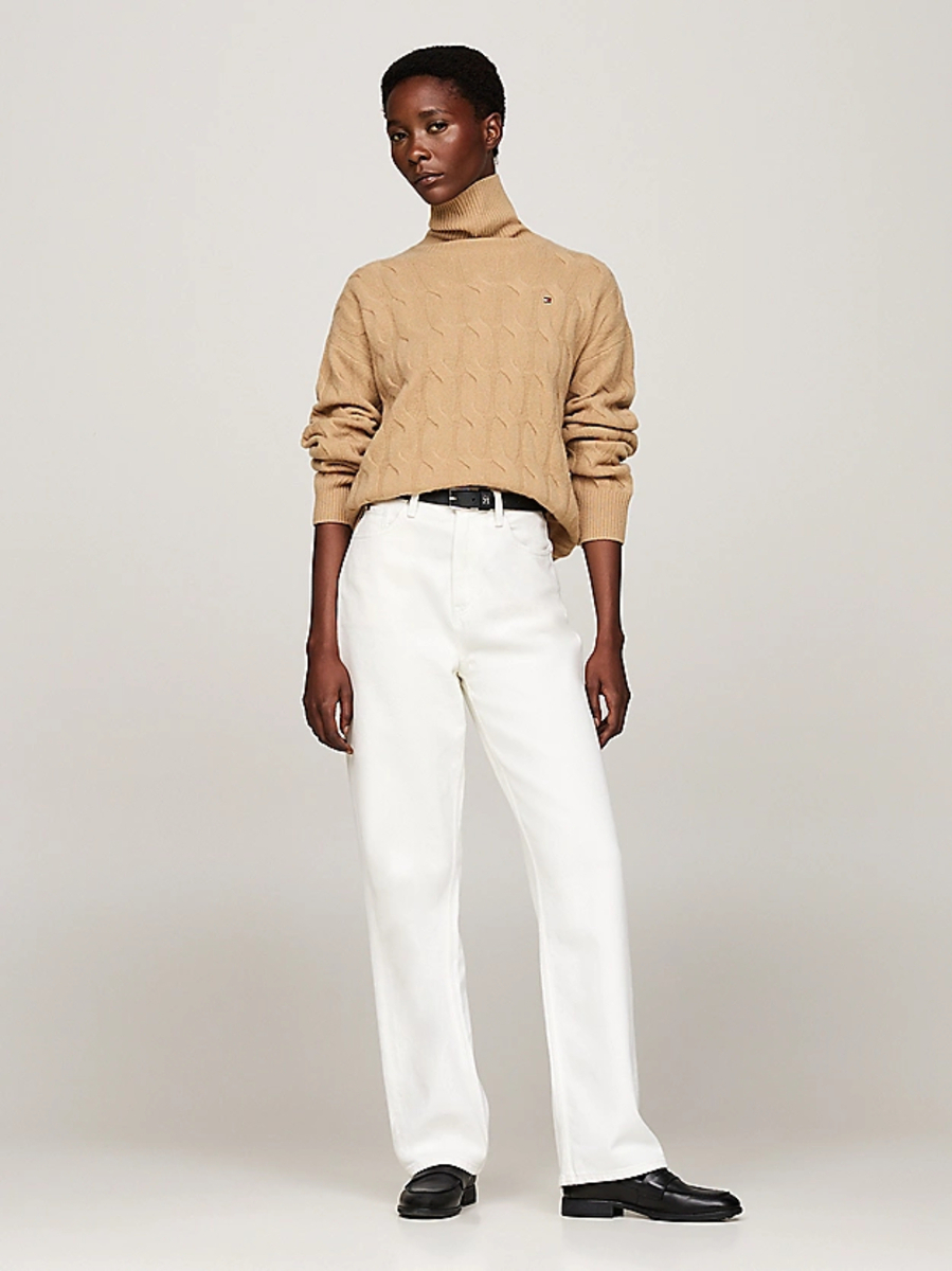detail Tommy Hilfiger dámský hnědý vlněný svetr