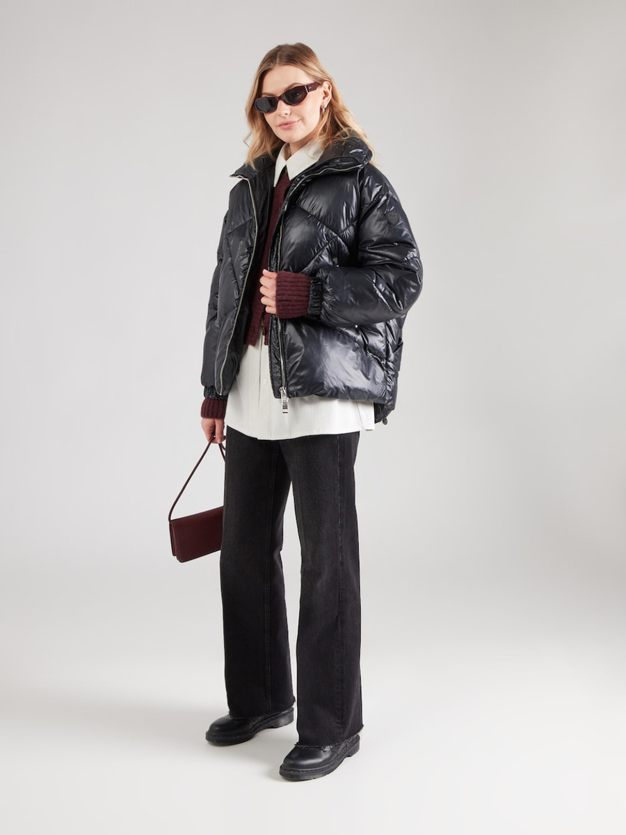 detail 19V69 dámská černá bunda