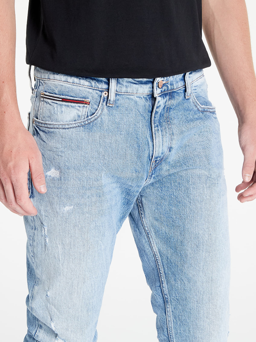detail Tommy Jeans pánské světle modré džíny