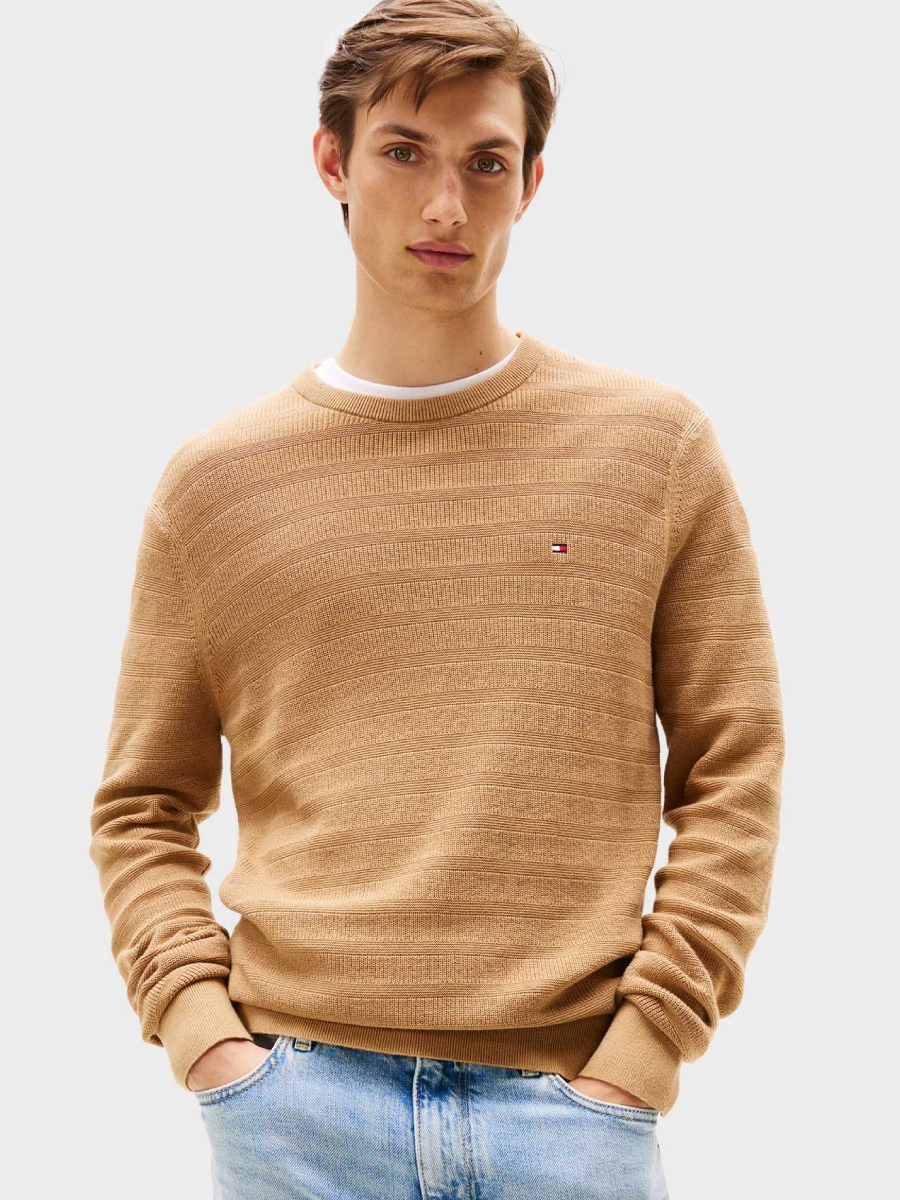 detail Tommy Hilfiger pánský béžový svetr