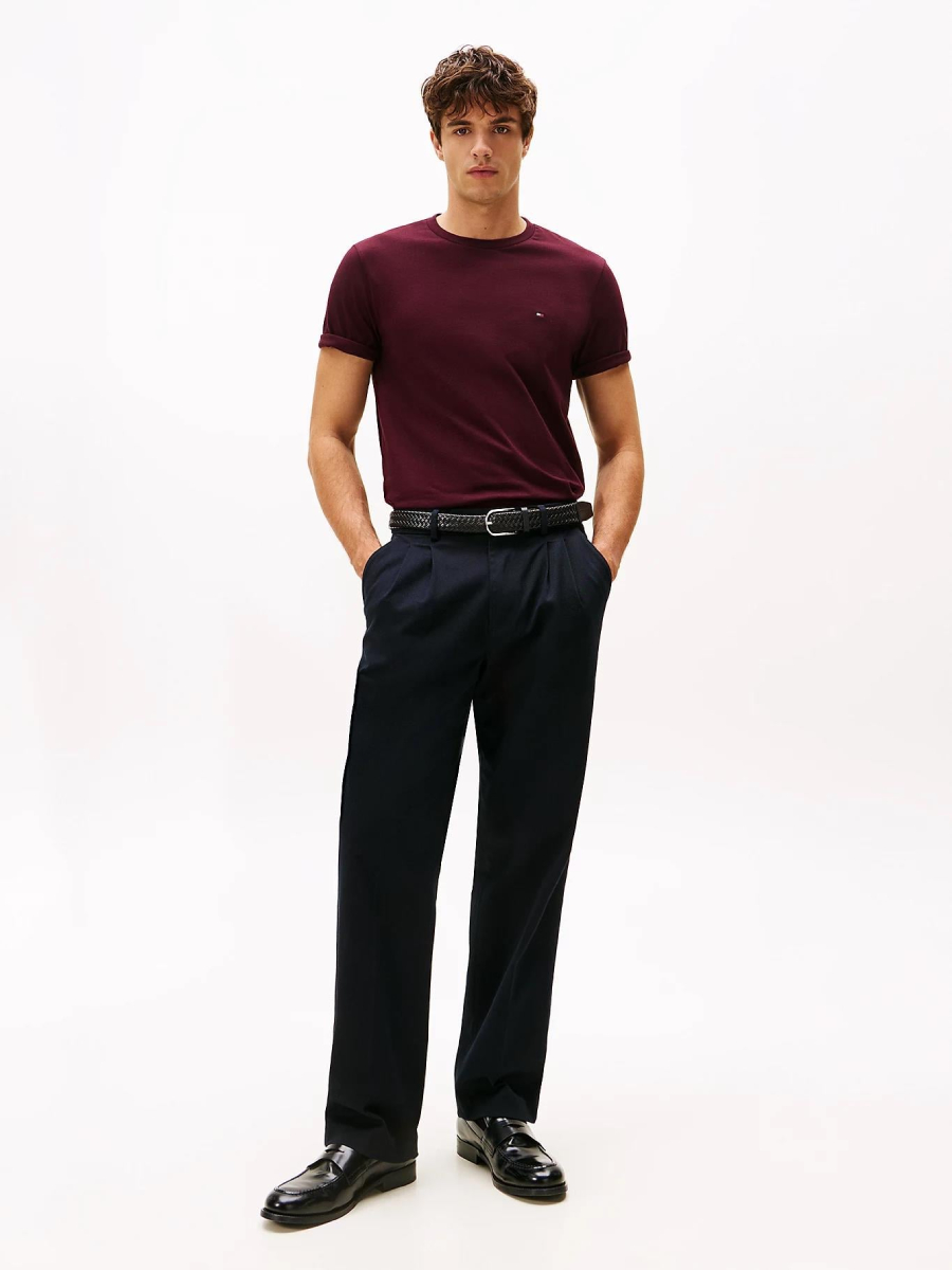 detail   Tommy Hilfiger pánské vínové tričko