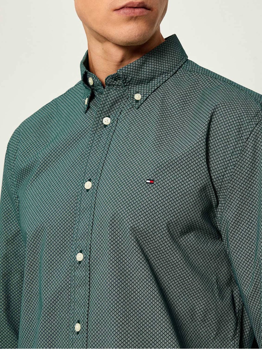 detail Tommy Hilfiger pánská zelená košile