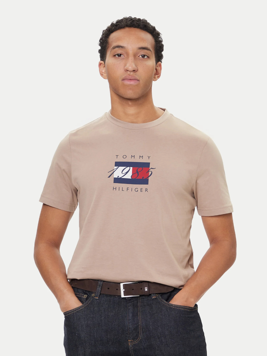 detail Tommy Hilfiger pánské béžové triko